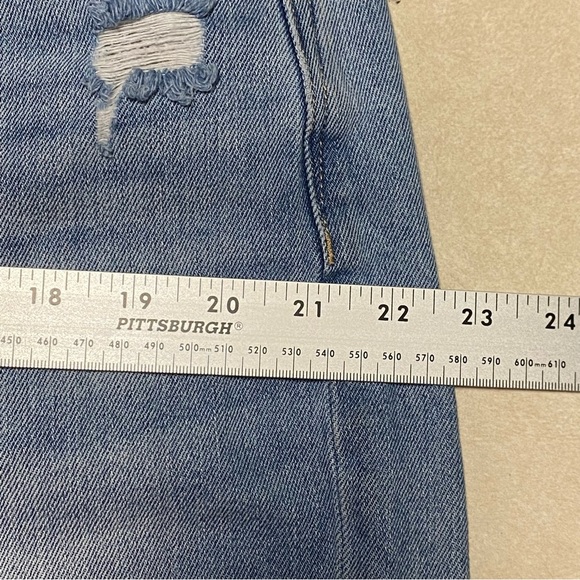 American Eagle Distressed Mom jeans Light wash Size Plus Size 18 Regular - Picture 12 of 16